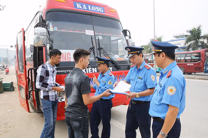 Dù lực lượng chức năng đã tăng cường phát hiện, xử lý vi phạm, tuy nhiên nhiều lái xe vẫn sẵn sàng chấp nhận nộp phạt để vi phạm.