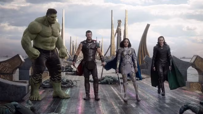 "Thor: Ragnarok" vui nhộn và nhiều màu sắc hơn hẳn các phần trước
