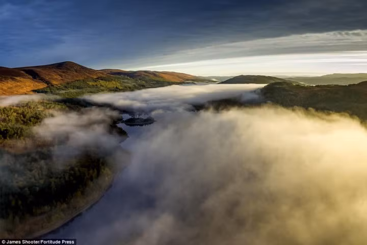  Buổi sáng mù sương ở Loch Beinn, Glen Affric.