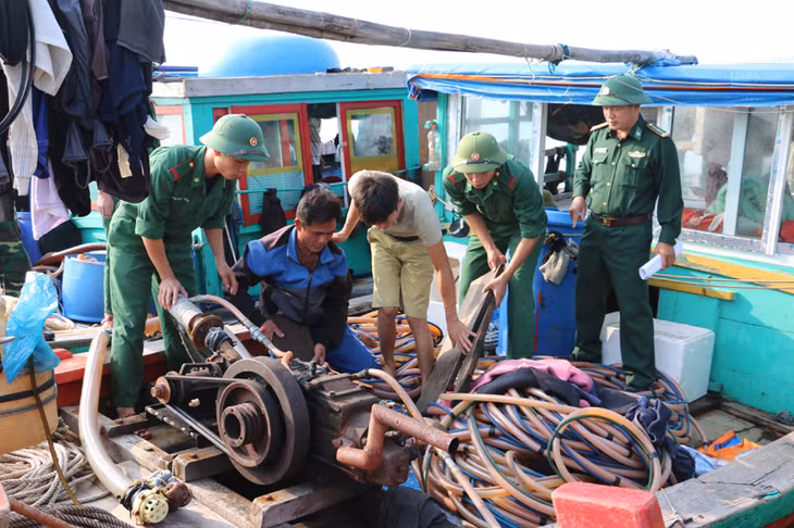 Đồn Biên phòng Cô Tô kiểm tra và thu giữ các tang vật.