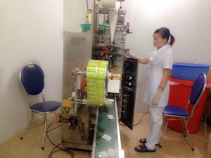 Dây chuyền sản xuất trà túi lọc của Công ty TNHH Nuôi trồng, sản xuất và chế biến dược liệu Đông Bắc.