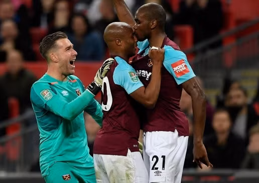  West Ham vui mừng với màn ngược dòng không tưởng.