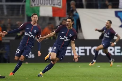  Cavani tỏa sáng giúp PSG giành trận hòa khó nhọc.