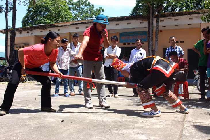 ... mà còn cả các chị em cũng hay chơi.