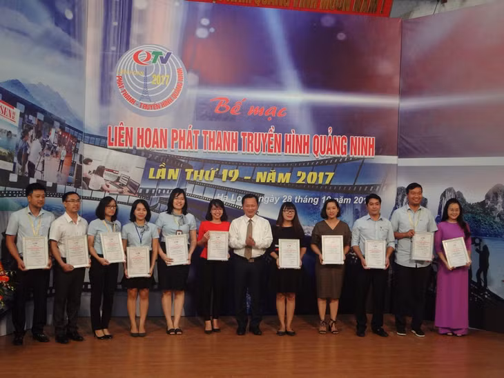 Ban tổ chức Liên hoan PTTH trao 11 giải vàng cho các tác giả có những tác phẩm phát thanh, truyền hình xuất sắc