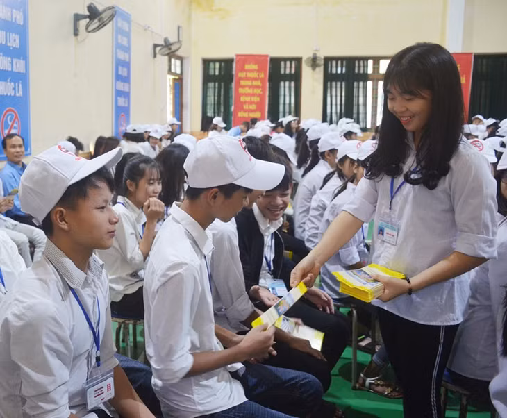 tình nguyện viên đã đi phát tờ rơi tuyên truyền về tác hại của thuốc lá, Luật phòng chống tác hại thuốc l