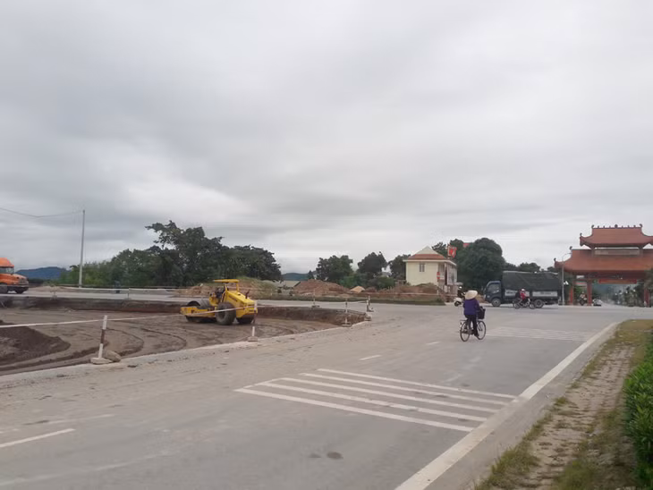 Ngã sáu Đức Chính (TX Đông Triều) đang được mở rộng để đáp ứng nhu cầu phương tiện tham gia lưu thông