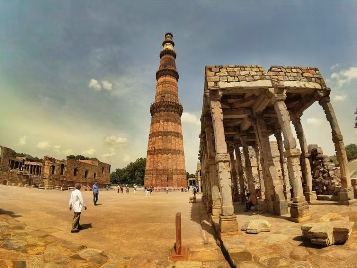 Tháp Qutb Minar - một di tích lịch sử ở New Delhi. (Nguồn: DQ)