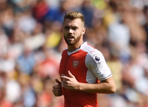  Trung vệ Calum Chambers và thủ thành David Ospina đã trở lại tập luyện bình thường.