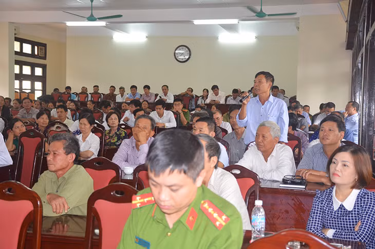Các đại biểu góp ý kiến đối với lực lượng công an thị xã