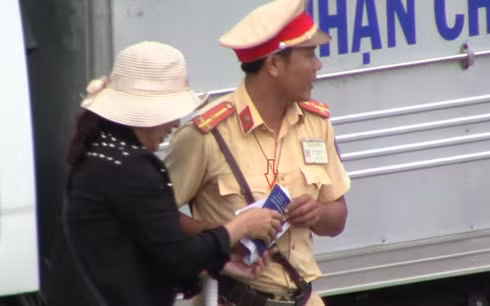 Quy trình kiểm tra giao thông của Cảnh sát giao thông Công an thành phố Huế có dấu hiệu "mờ ám"