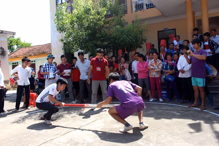 Đẩy gậy, không chỉ các nam giới ở Bình Liêu yêu thích...