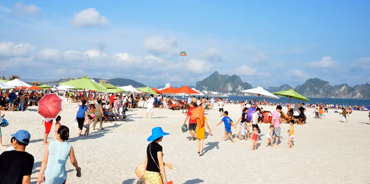 Bãi tắm Công viên Đại Dương Hạ Long