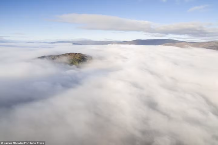  Sương sớm ở Vườn Quốc gia Cairngorms.