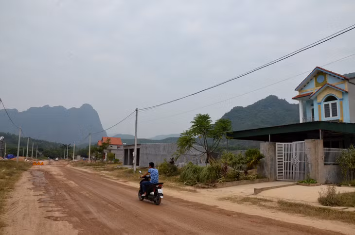 Hiện người dân xã Thống Nhất bị ảnh hưởng bởi dự án cao tốc Hạ Long - Vân Đồn đã cơ bản ổn định cuộc sống tại khu tái định cư thôn Khe Khoai, xã Thống Nhất, Hoành Bồ