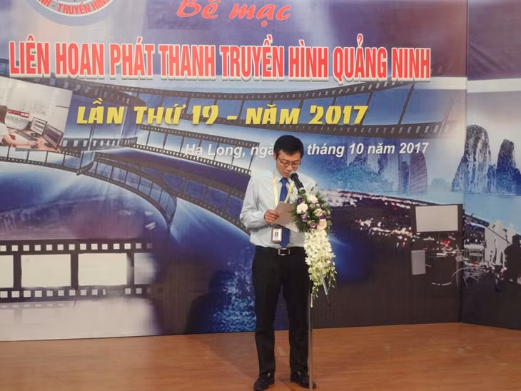 Đồng chí Nguyễn Thế Lãm- Phó GĐ, Phó TBT Đài PTTH Quảng Ninh, Trưởng Ban tổ chức phát biểu đánh giá Liên hoan 