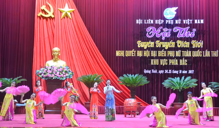 Phần thi năng khiếu của thí sinh Đoàn Minh Trang đến từ Hội LHPN TP Hà Nội.