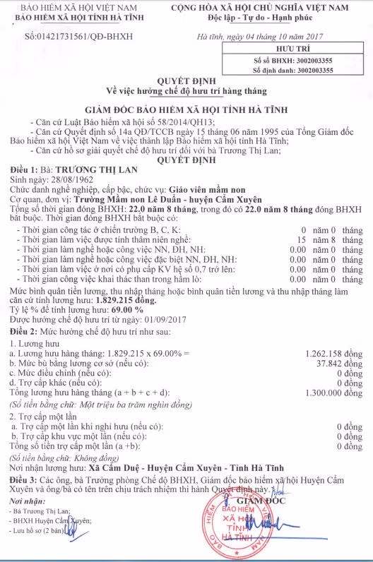 Quyết định hưởng lương hưu của cô Trương Thị Lan. (Ảnh: PV/Vietnam+)