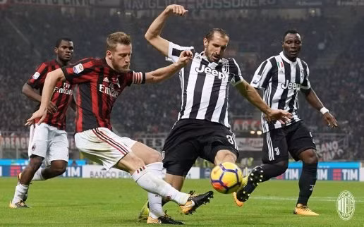  Milan chủ động dồn éo đội khách ngay từ những phút đầu trận.