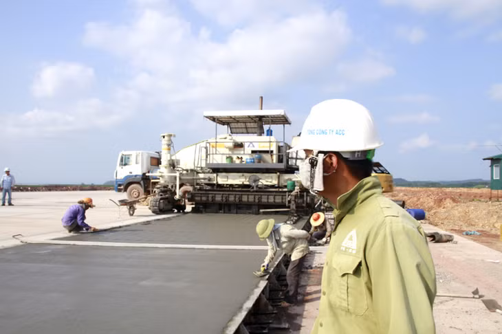 Thi công dự án Cảng hàng không Quảng Ninh tại xã Đoàn Kết, huyện Vân Đồn