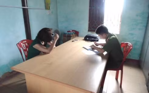 Công an triệu tập người hành hung chị H. để làm rõ vụ việc.