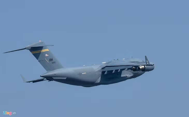 Trưa 30/10 chiếc C-17 đã cất cánh rời sân bay Nội Bài.