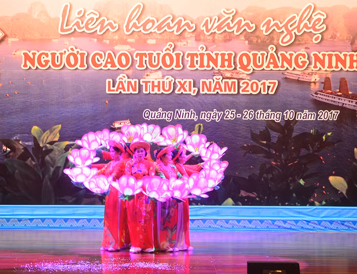 Khai mạc Liên hoan văn nghệ Người cao tuổi tỉnh Quảng Ninh lần thứ XI ảnh 5