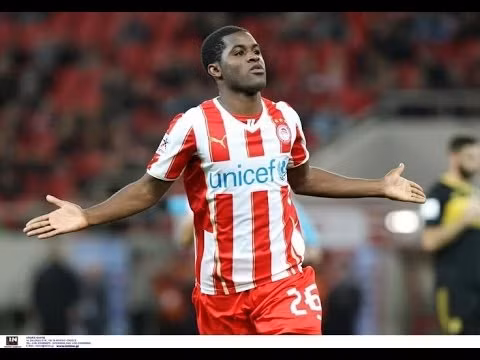 Joel Campbell đã có màn trình diễn ấn tượng trước M.U