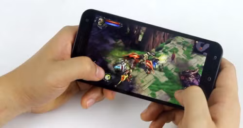 GPU 4 nhân đem lại khả năng xử lý mượt mà các hoạt cảnh 3D trong game.