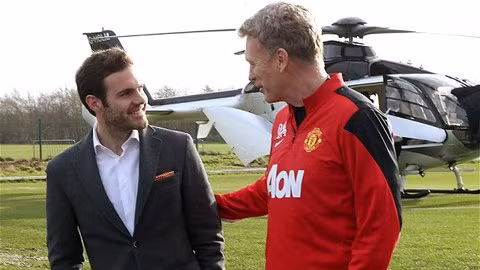 HLV David Moyes không biết cách sử dụng Mata