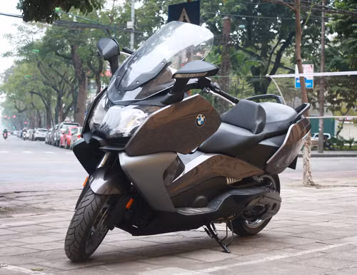 BMW C650GT to như một pháo đài di động.
