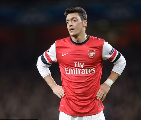 Oezil cần phải cải thiện tình hình, nếu không muốn trở thành Arshavin thứ hai.