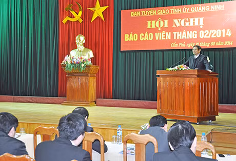 Đồng chí Phạm Minh Chính, Uỷ viên TƯ Đảng, Bí thư Tỉnh uỷ phát biểu chỉ đạo tại hội nghị.
