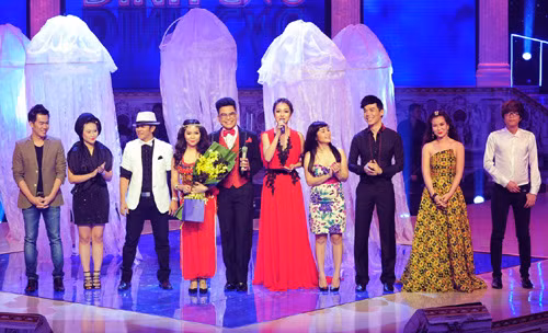 8 thí sinh "Chinh phục đỉnh cao" cùng MC