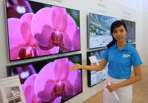 Không chỉ độc đáo ở thiết kế cong, các dòng sản phẩm này trang bị nhiều công nghệ khác với độ phân giải cao hiển thị hình ảnh sắc nét, tái tạo màu sắc tốt hơn, giả lập tăng độ phân giải với các video độ phân giải thường...