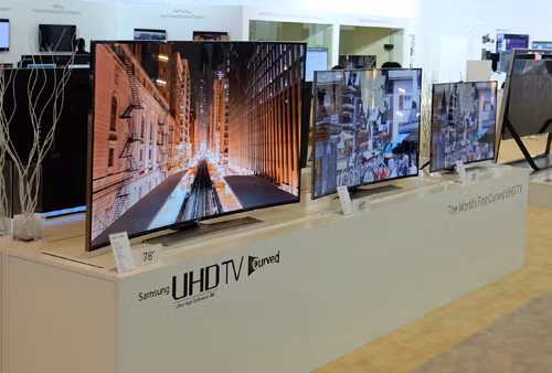 Dòng TV màn hình cong được bán tại Việt Nam là U9000 với các kích thước 78 inch, 65 inch và 55 inch.