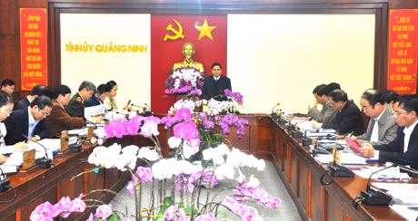 Đồng chí Phạm Minh Chính, Ủy viên T.Ư Đảng, Bí thư Tỉnh ủy phát biểu kết luận cuộc họp.