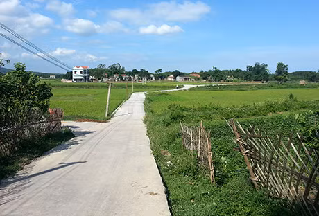 Nhiều tuyến đường liên thôn ở xã Đông Ngũ, huyện Tiên Yên được bê tông hoá.