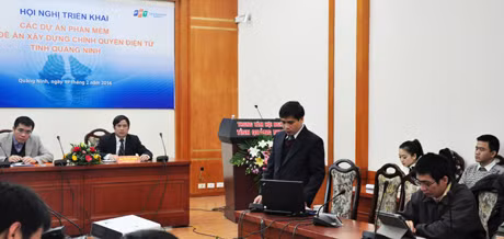 đại diện Công ty TNHH hệ thống thông tin FPT giới thiệu các nội dung, phần việc trong phạm vi dự án