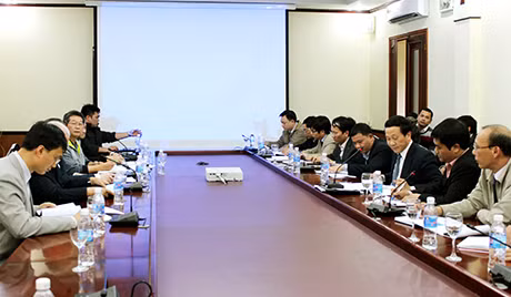 Quang cảnh cuộc họp.