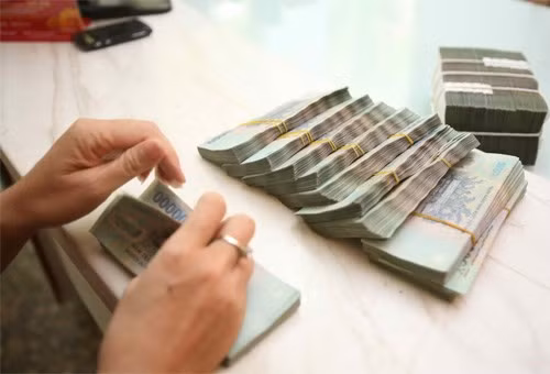 Cần lường trước những biến động lãi suất khi vay tiền - Ảnh: Đào Ngọc Thạch