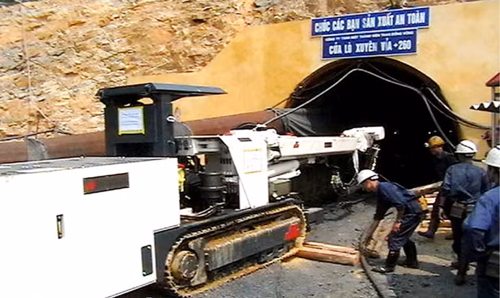 Áp dụng máy đào lò Compai AM 45 tại cửa lò xuyên vỉa +260, Công ty Than Uông Bí. Ảnh: Trung Kiên (CTV)