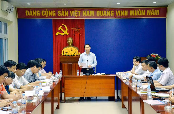 Đồng chí Đặng Huy Hậu, Uỷ viên BTV Tỉnh uỷ, Phó Chủ tịch UBND tỉnh, tại cuộc làm việc với Đài PTTH Quảng Ninh, tháng 5-2015. Ảnh: Thanh Tùng