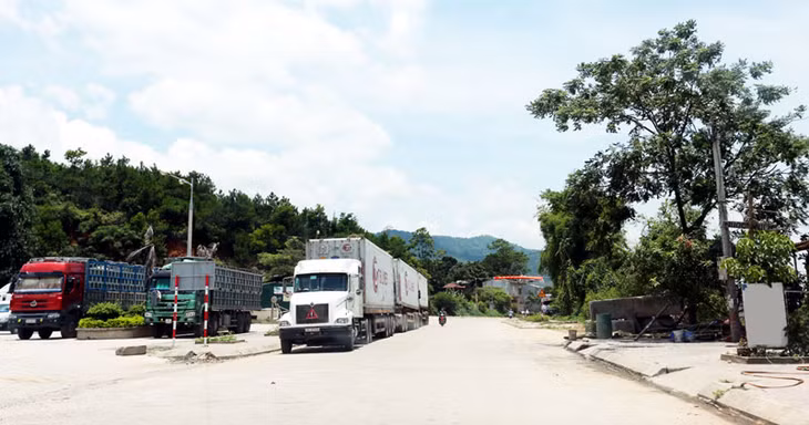 Quốc lộ 18C được hoàn thiện phục vụ tốt hoạt động vận chuyển hàng hóa qua cửa khẩu Hoành Mô.