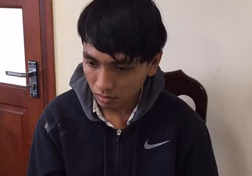 Nghi can Đạt tại cơ quan công an.