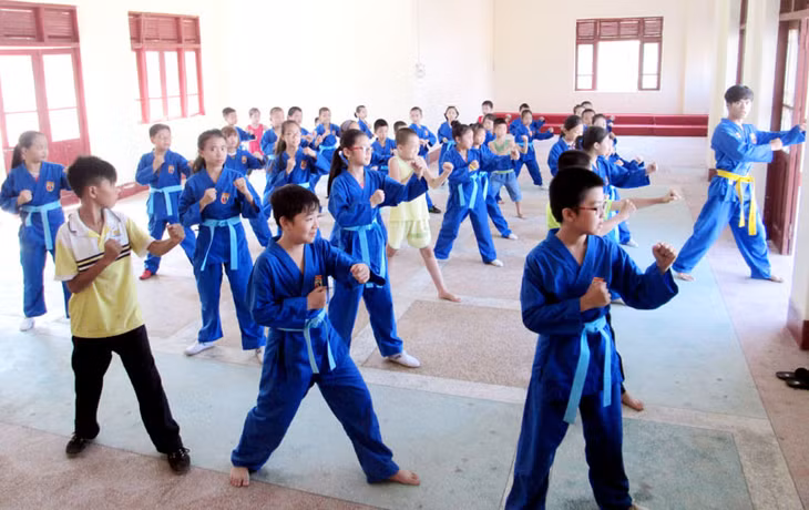 Lớp học võ tại thị trấn Tiên Yên thu hút gần 50 em tham gia trong dịp hè năm nay.