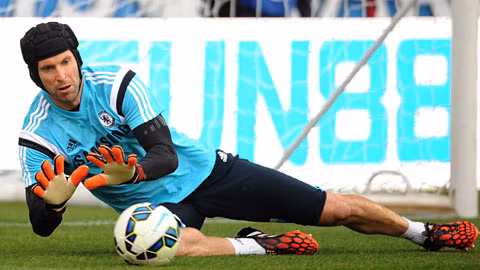 Cech sẽ giúp Arsenal tự tin trong cuộc đua vô địch
