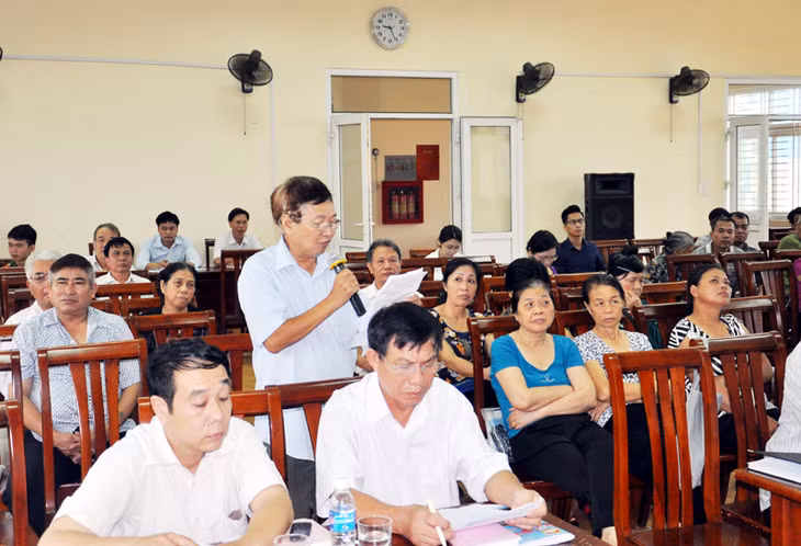 Cử tri phường Cao Xanh kiến nghị tại buổi tiếp xúc cử tri 
