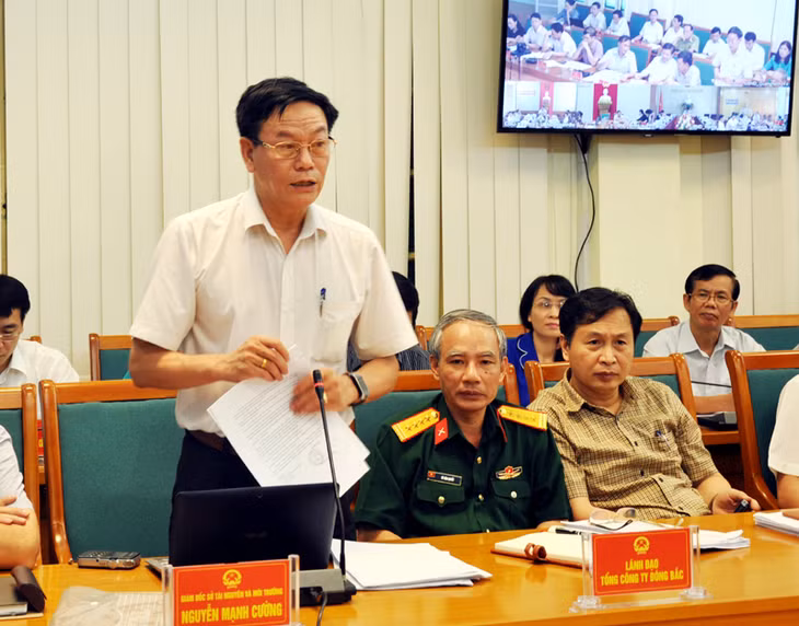 Đồng chí Nguyễn Mạnh Cường, Giám đốc Sở Tài nguyên và Môi trường báo cáo về công tác rà soát đất đai trên địa bàn.