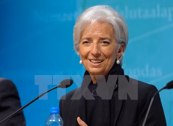 Giám đốc điều hành IMF Christine Lagarde (phải) phát biểu trong cuộc họp báo tại trụ sở của IMF ngày 4/6. (Nguồn: THX/TTXVN)